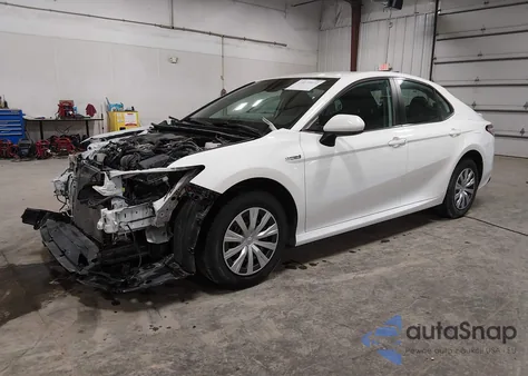 2020 Toyota Camry Le Hybrid z USA, uszkodzony, nr VIN 4T1C31AK2LU538718